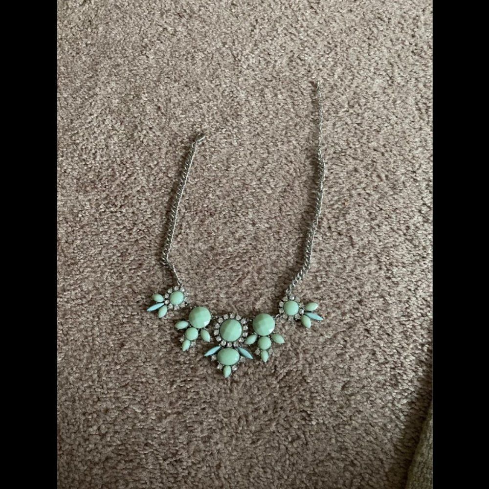 Green statement Necklace - Picture 3 of 4